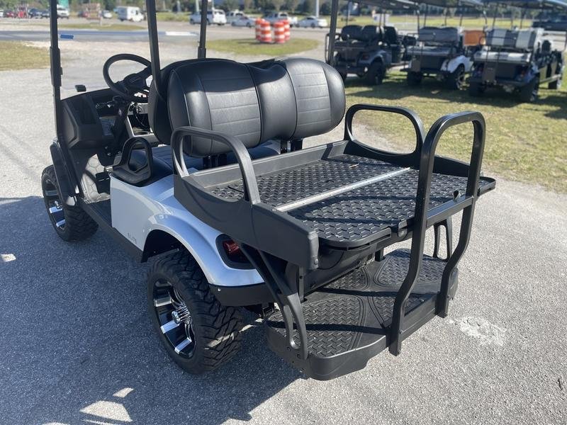 2022 E-Z-GO Express™ S4 ELiTE™ Lithium Platinum